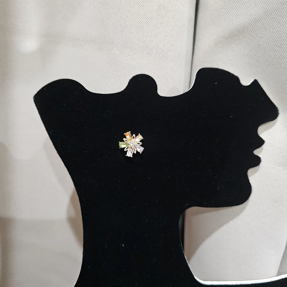 NIP Rhinestone Daisy Flower Stud Earrings Multi-Colored - Picture 3 of 6